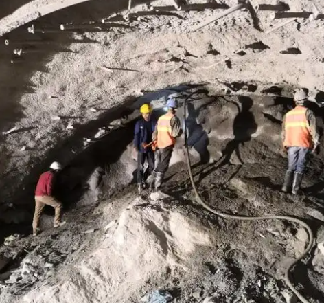 迎江拱顶带模注浆料的施工流程及注意事项